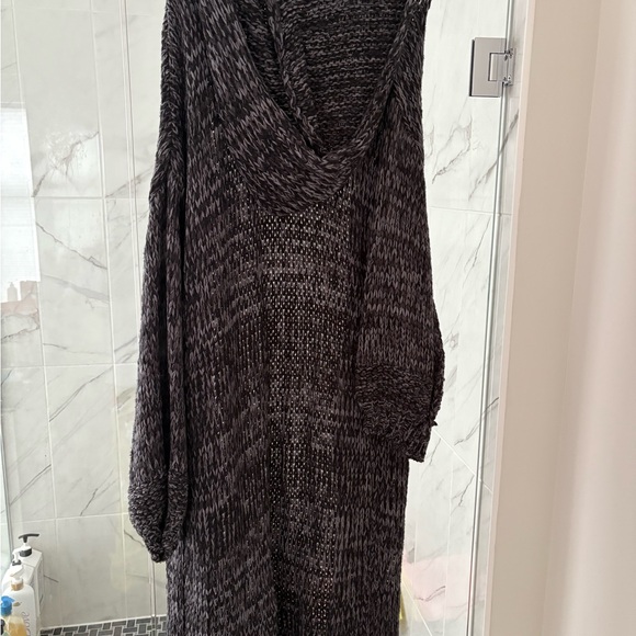 BNWOT free people long knit cardigan. Size s but oversized a few loose threads - Picture 5 of 6